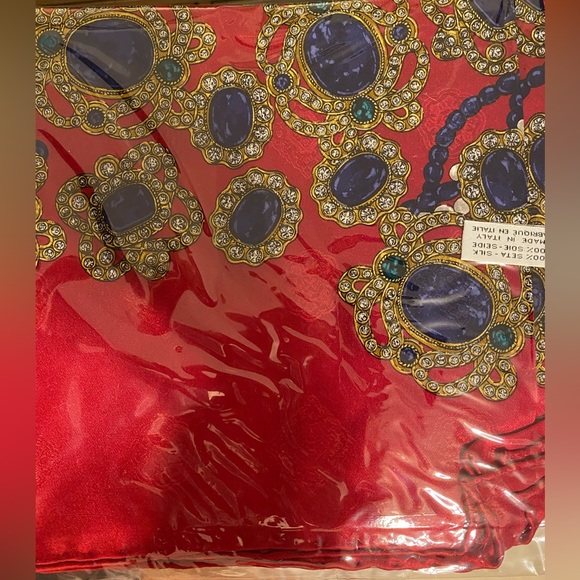 Chanel silk scarf - Picture 2 of 4